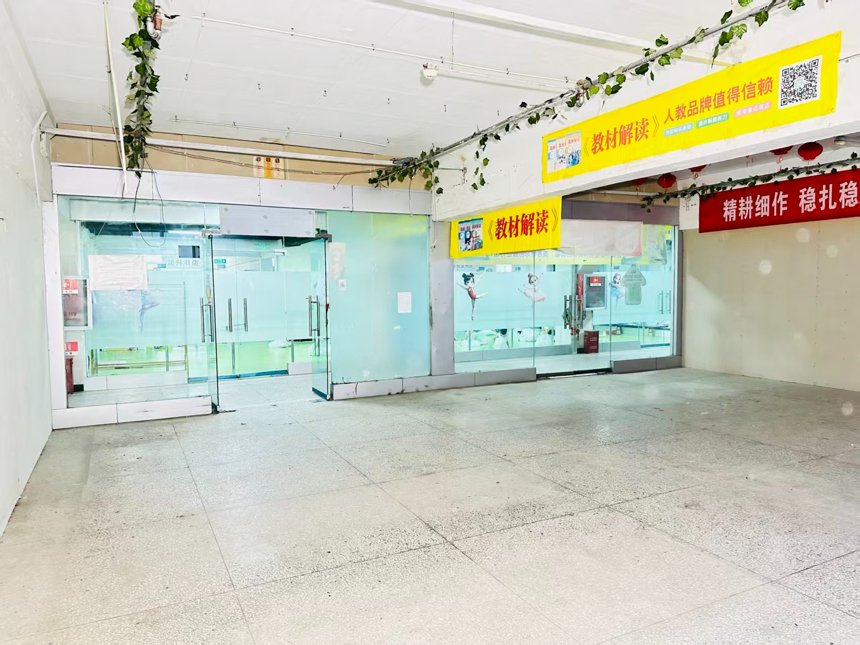 振兴路提供写字楼、商铺、展示空间、直播间等多种面积选择，满足企业办公、研发、展示、运营等多元需求。